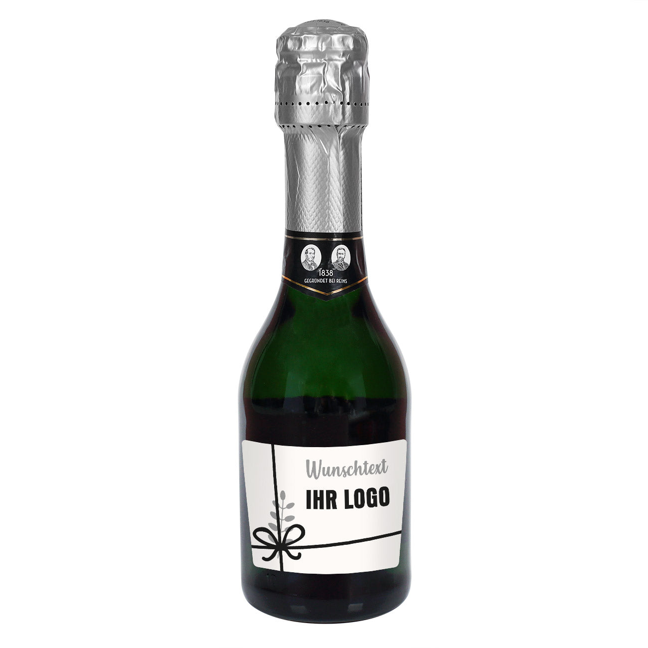 Kleine Sekt-Flasche mit personalisiertem Etikett