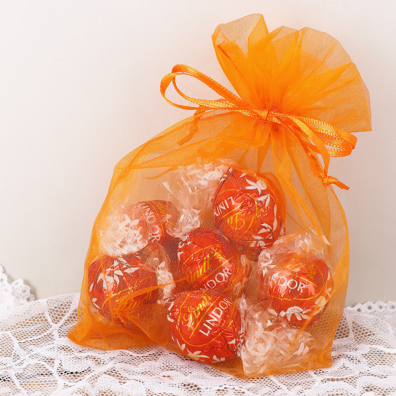 Bedruckte Tasse zur Rente mit Lindor-Kugeln