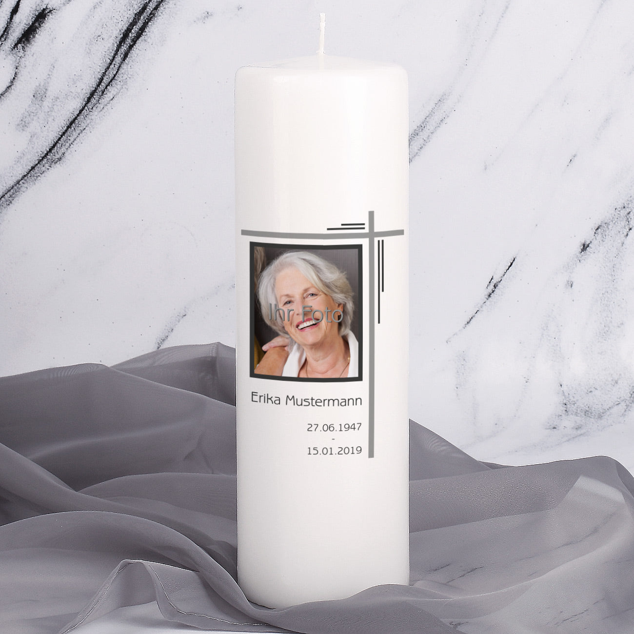 Musterkerze mit Foto und Kreuz