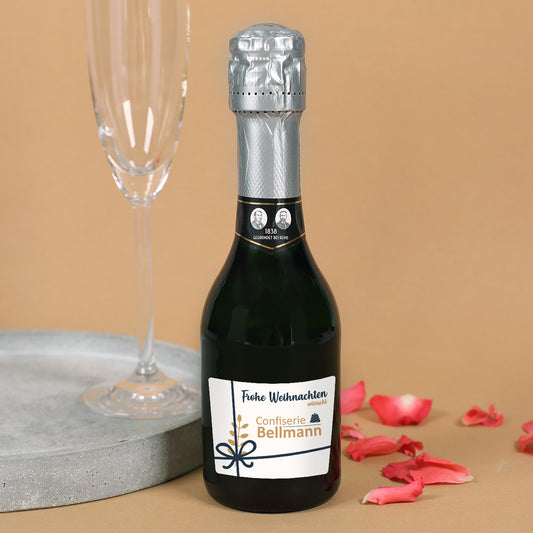 Kleine Sekt-Flasche mit personalisiertem Etikett