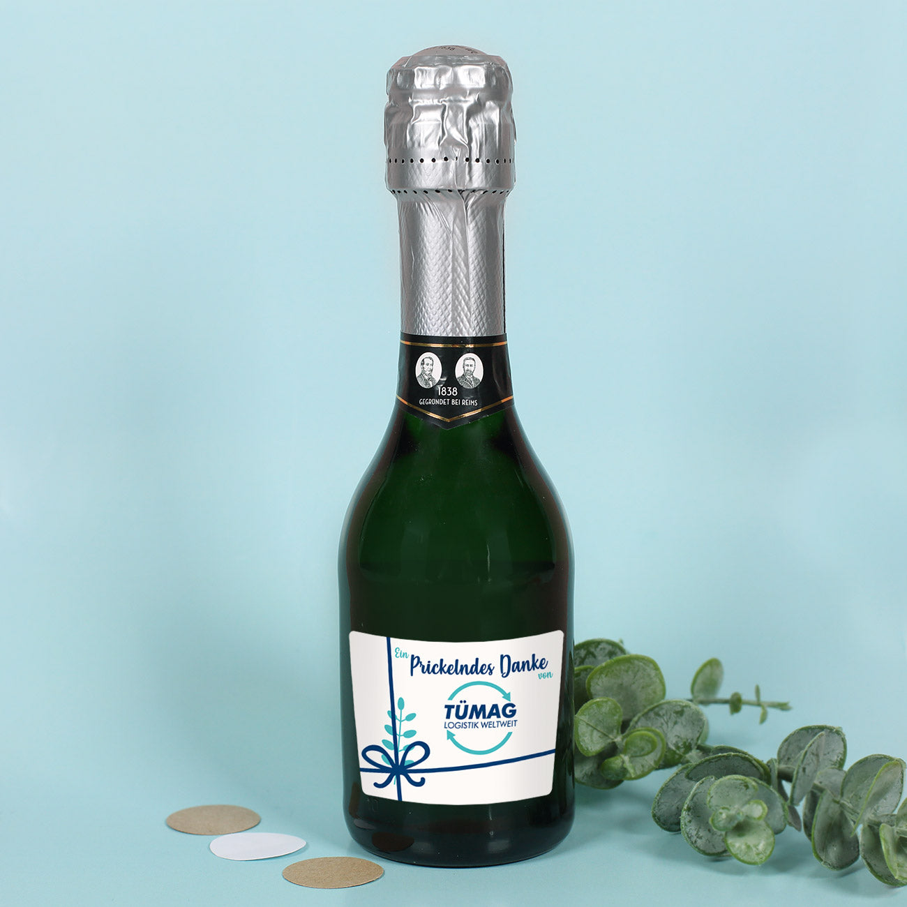 Kleine Sekt-Flasche mit personalisiertem Etikett