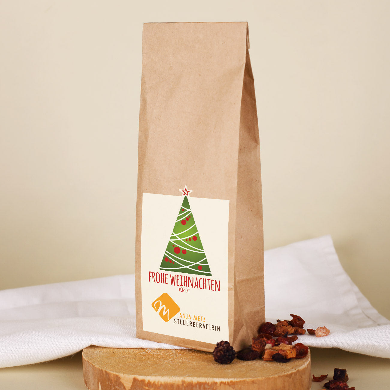 100g Früchtetee Beerentanz mit persönlichem Weihnachtsetikett und Logo