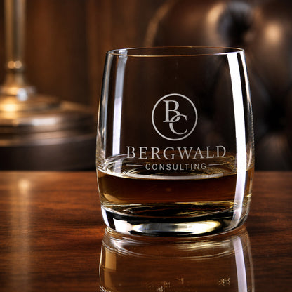 Whiskeyglas mit Gravur des Logos