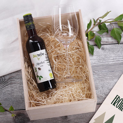Geschenkset zu Weihnachten mit Holzbox, Weinglas und Wein