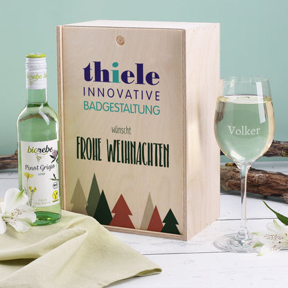 Geschenkset zu Weihnachten mit Holzbox, Weinglas und Wein