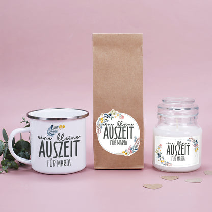 Set mit Tee, Tasse, Duftkerze und individuellen Aufdruck für eine kleine Auszeit