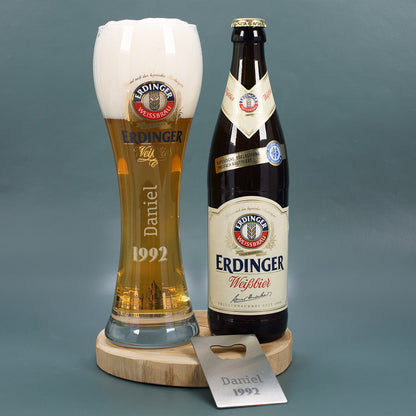 Bierset mit Erdinger Weißbier, Bierglas und Flaschenöffner