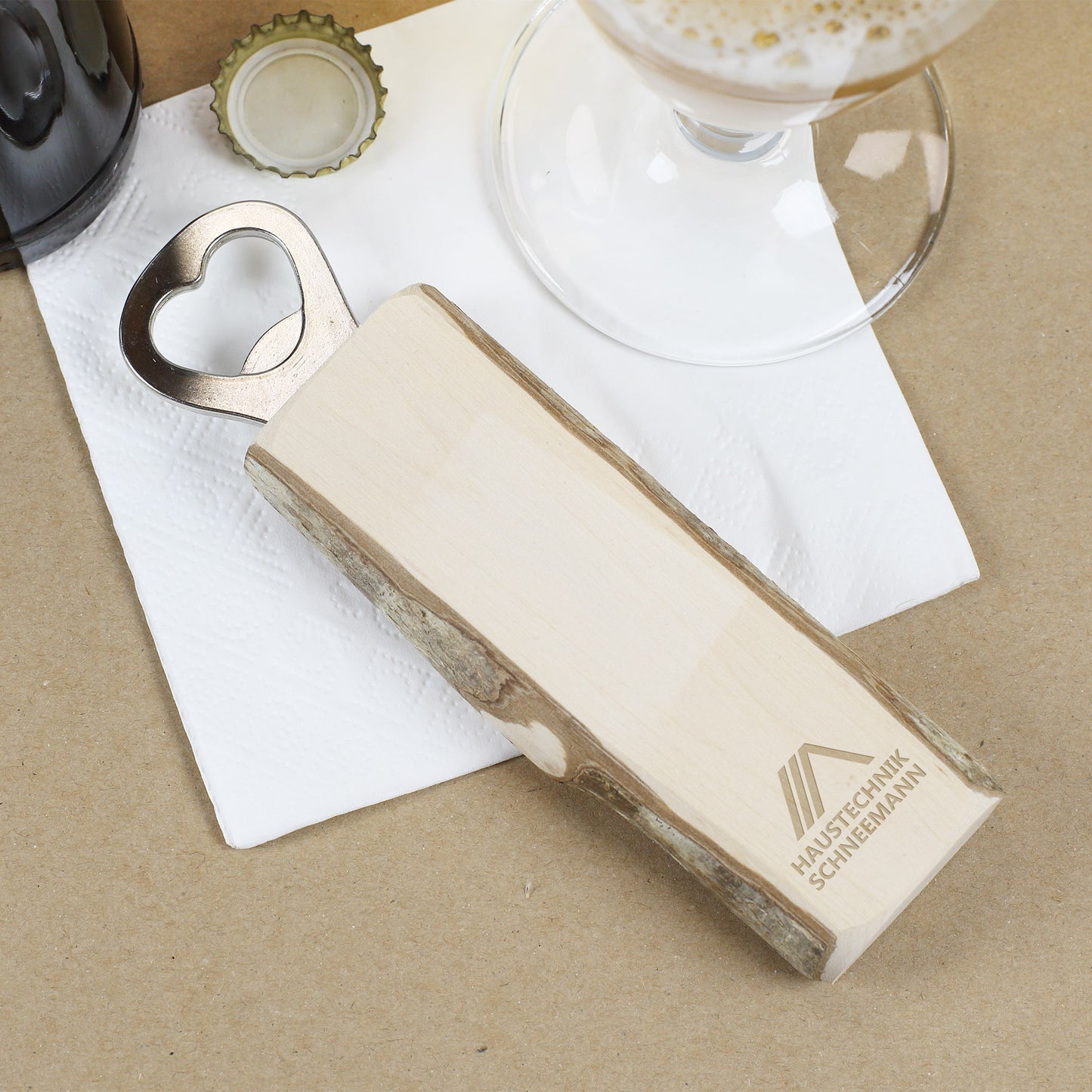 Flaschenöffner mit Rinde und Logo graviert