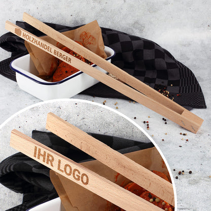 Grillzange aus Holz mit Firmenlogo graviert