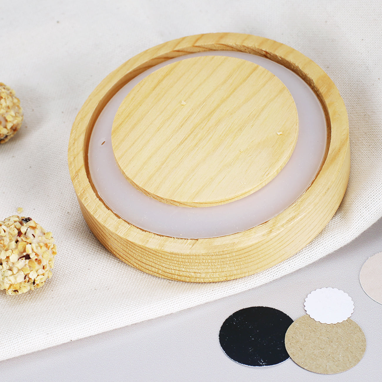 Keramikdose mit Holzdeckel und Firmenlogo bedruckt