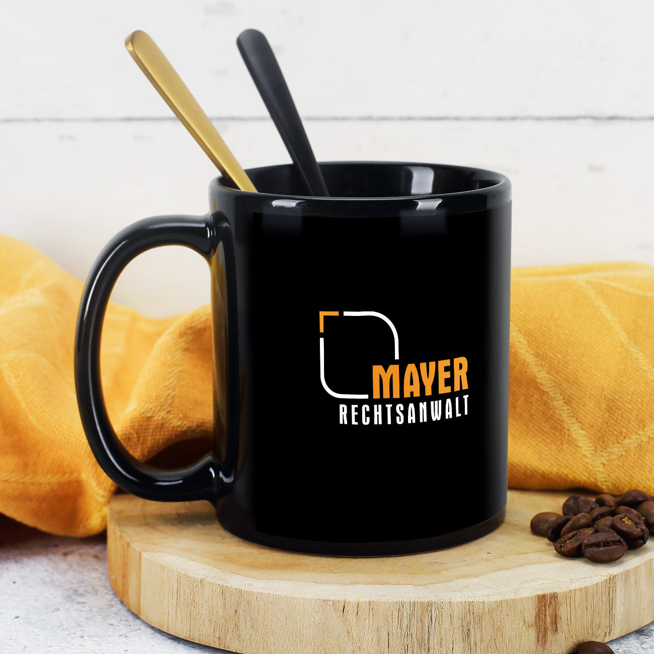 Schwarze Tasse bedruckt mit Ihrem Firmenlogo