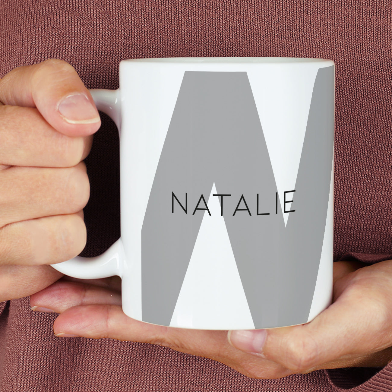 Tasse mit Monogram und Name in verschiedenen Farben