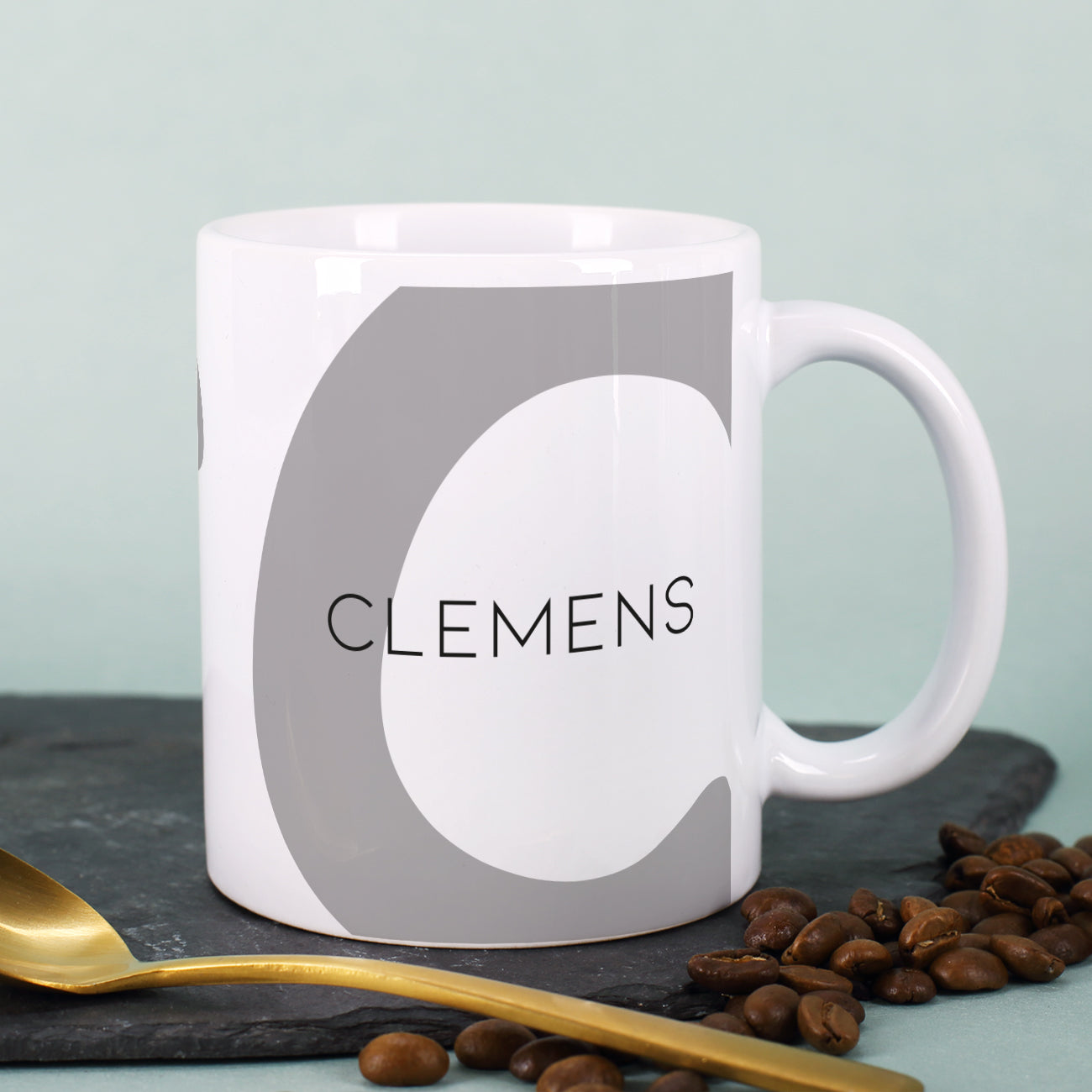 Tasse mit Monogram und Name in verschiedenen Farben