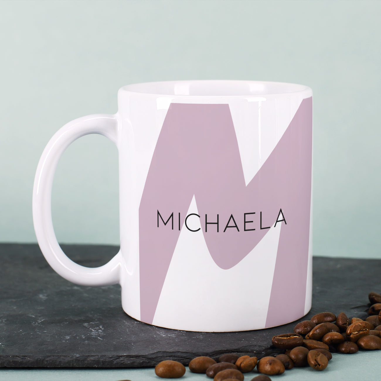 Tasse mit Monogram und Name in verschiedenen Farben