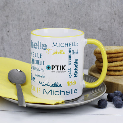 Namenstasse in verschiedenen Schriftarten mit Logo