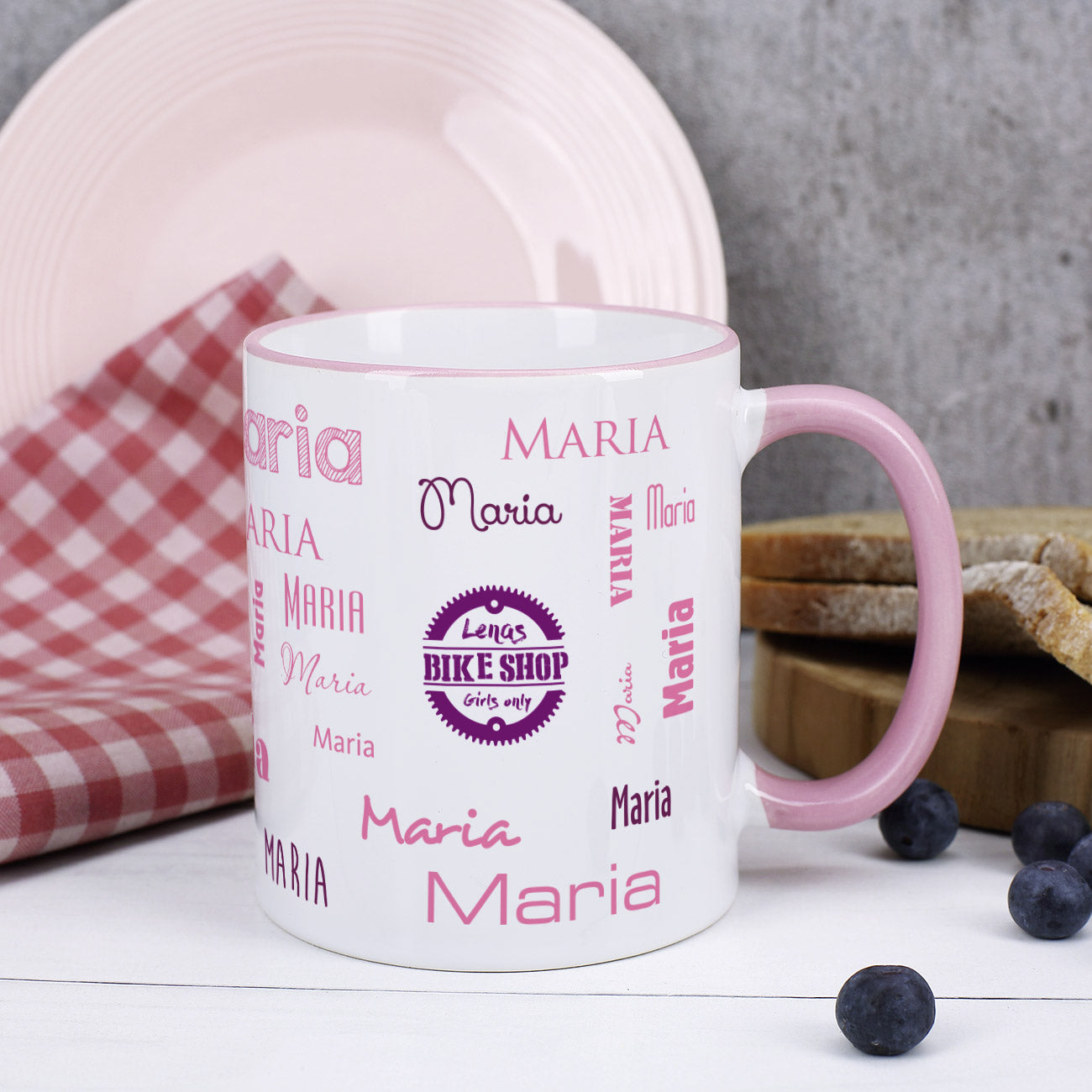 Namenstasse in verschiedenen Schriftarten mit Logo