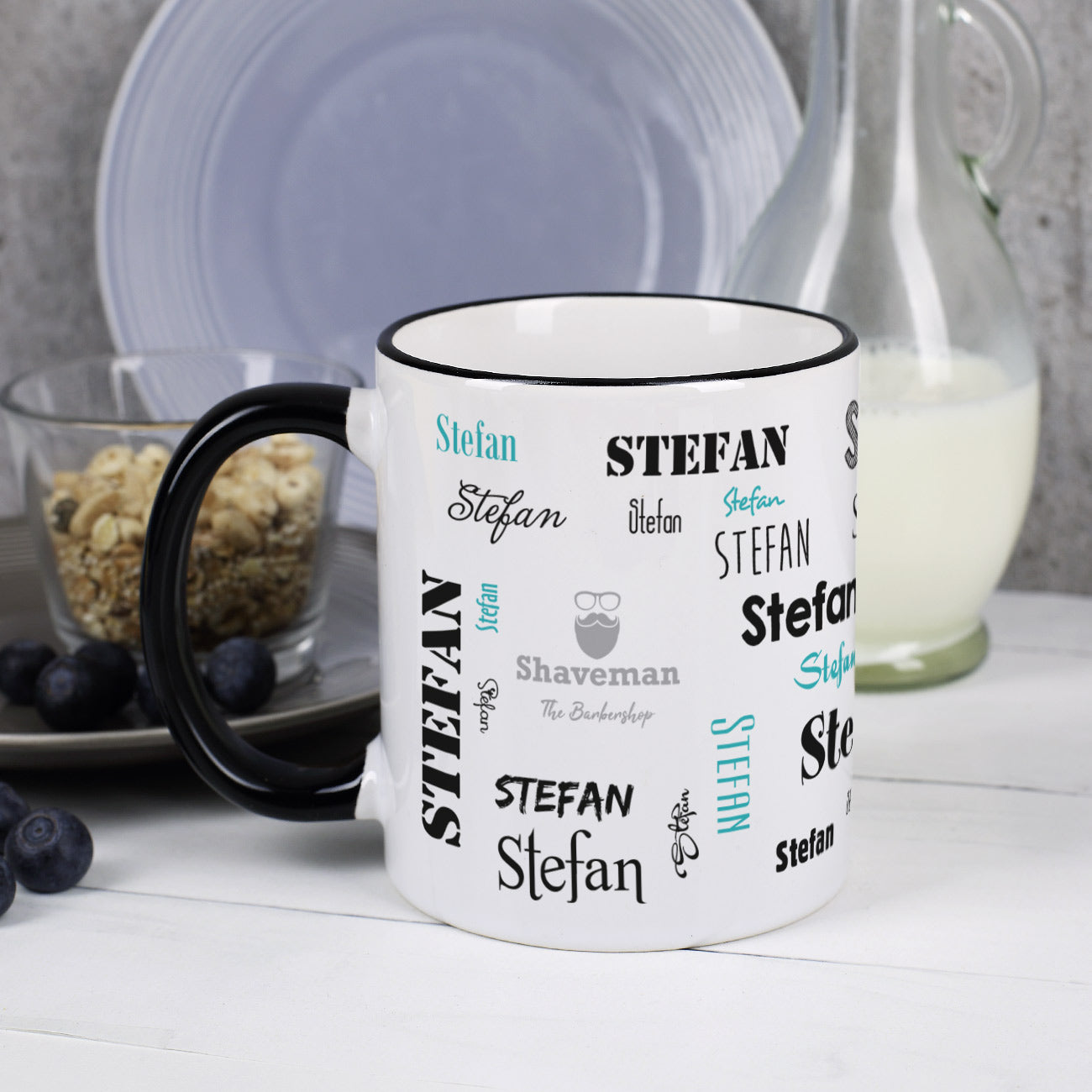 Namenstasse in verschiedenen Schriftarten mit Logo