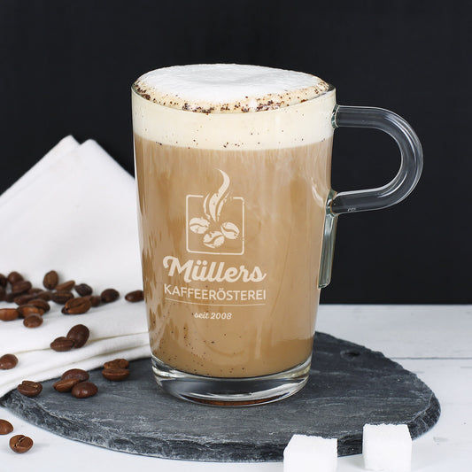 Großes Glas mit Henkel und Firmenlogo