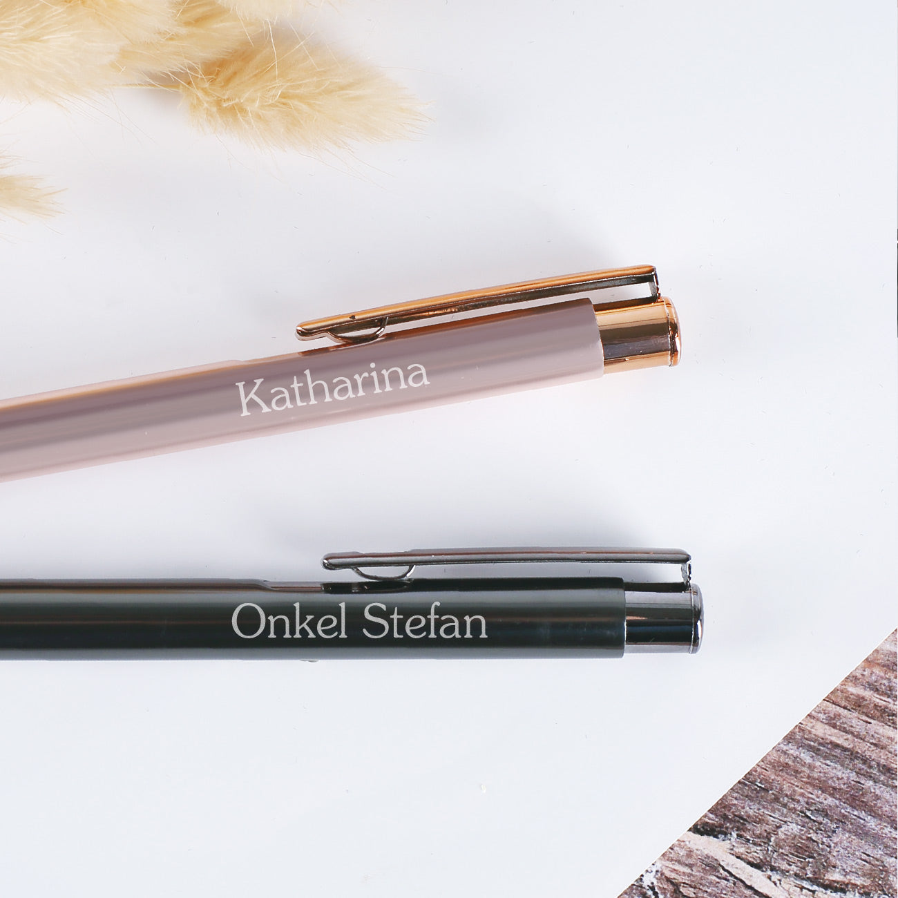 Kugelschreiber mit Namensgravur in rosa oder grau
