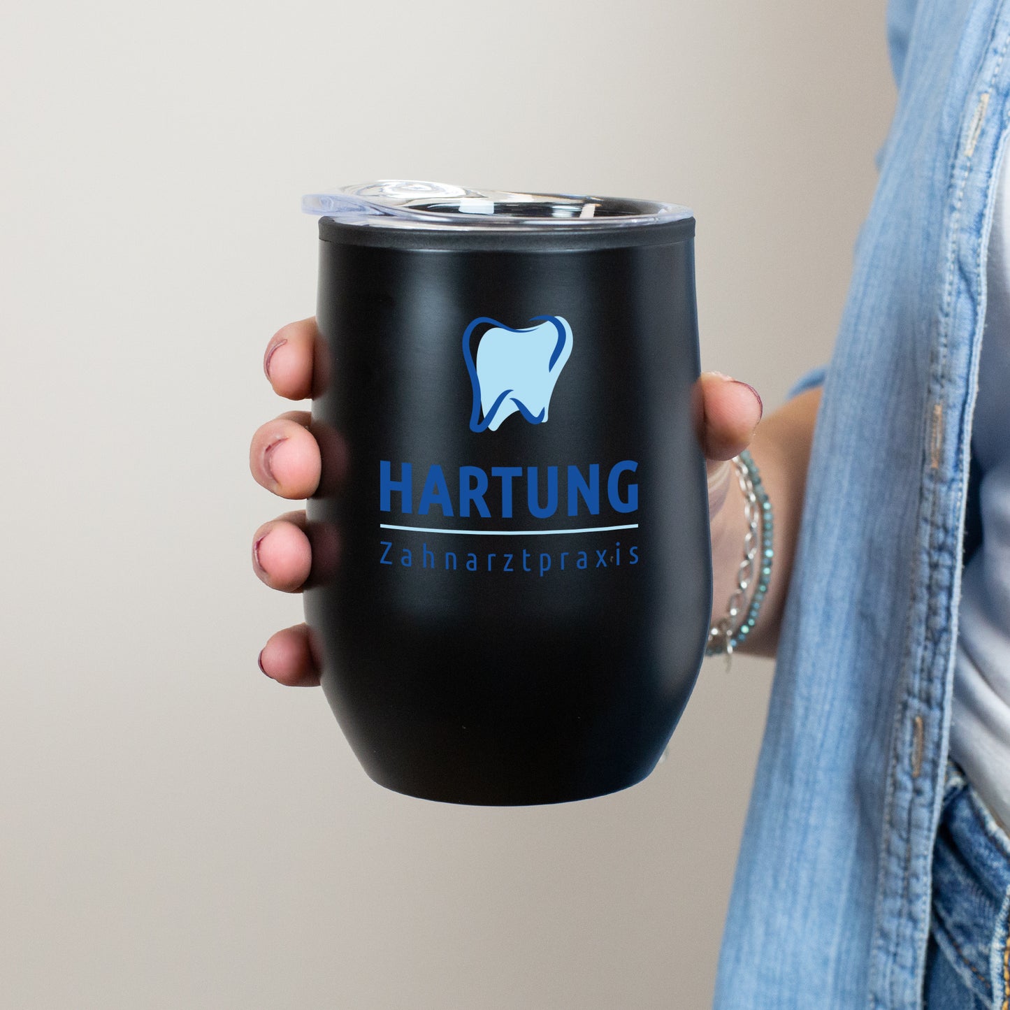 Thermobecher mit Firmenlogo bedruckt in zwei Farben