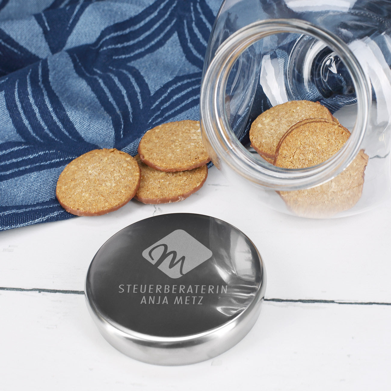 Glasdose mit Metalldeckel und Logogravur