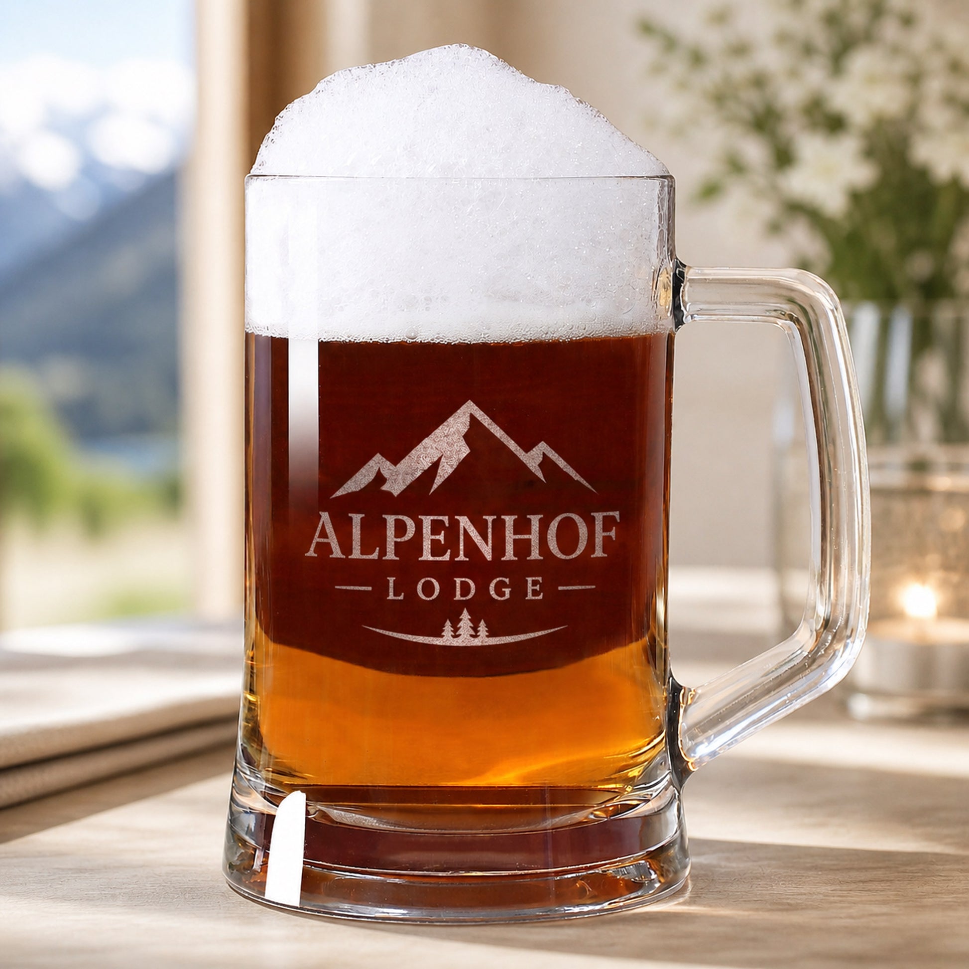 Bierkrug aus Glas mit Logogravur