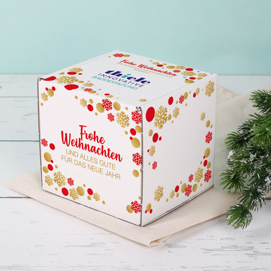 Tassenverpackung mit weihnachtlichen Motiv und Firmenlogo