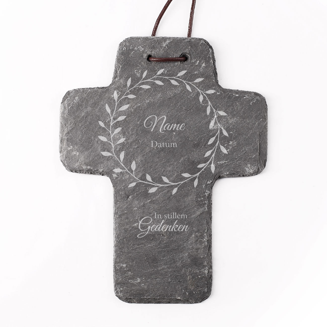 Schieferkreuz zum Gedenken mit Name und Lebensdaten