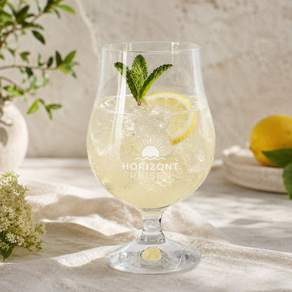 Cocktailglas mit Gravur des Logos