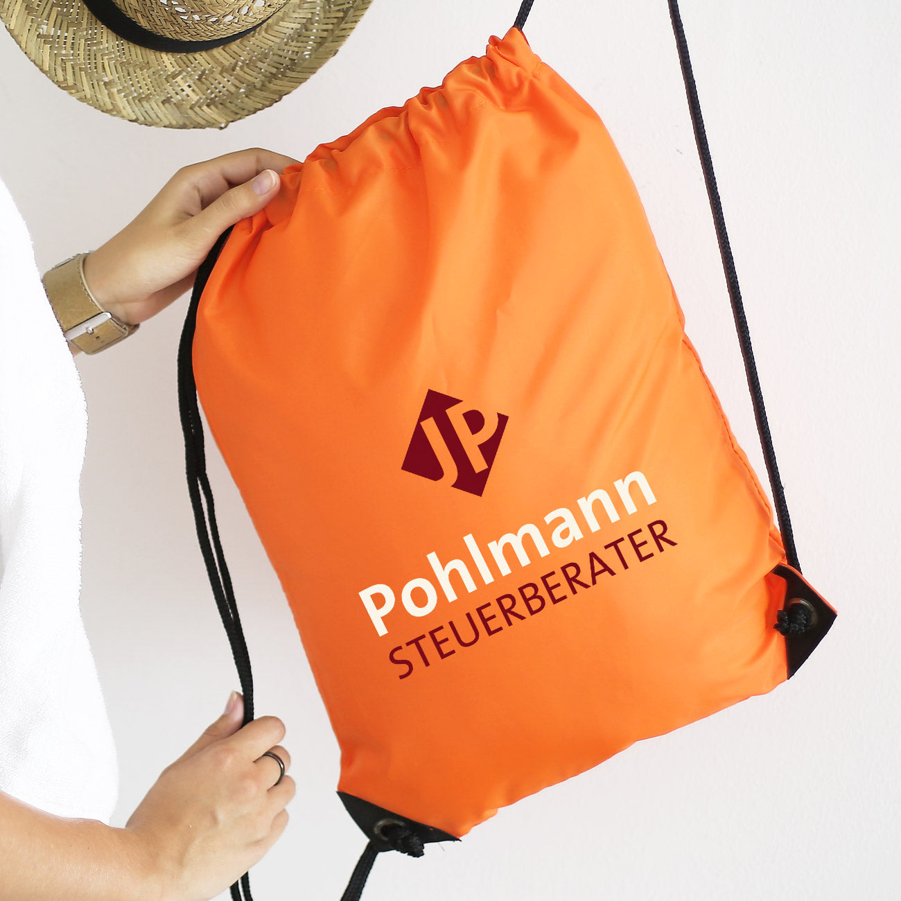 Bedruckter Turnbeutel mit Firmenlogo in versch. Farben