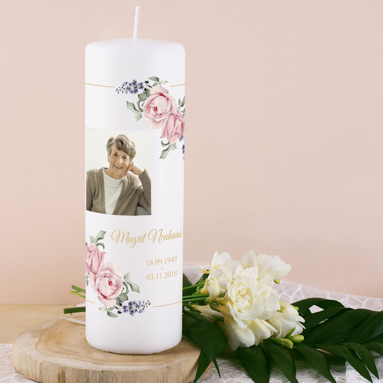Gedenkkerze mit Foto, Name und Rosen