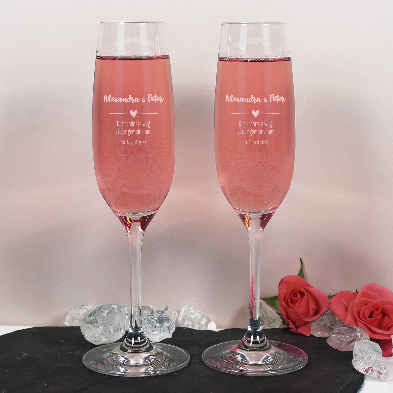 2 Sektgläser mit Namen Datum und Spruch graviert