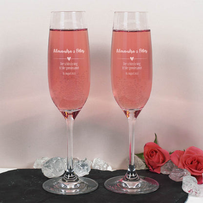 2 Sektgläser mit Namen Datum und Spruch graviert