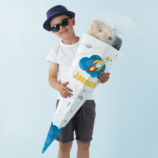 Schultüte zur Einschulung mit Name personalisiert und Raumschiff-Motiv bedruckt