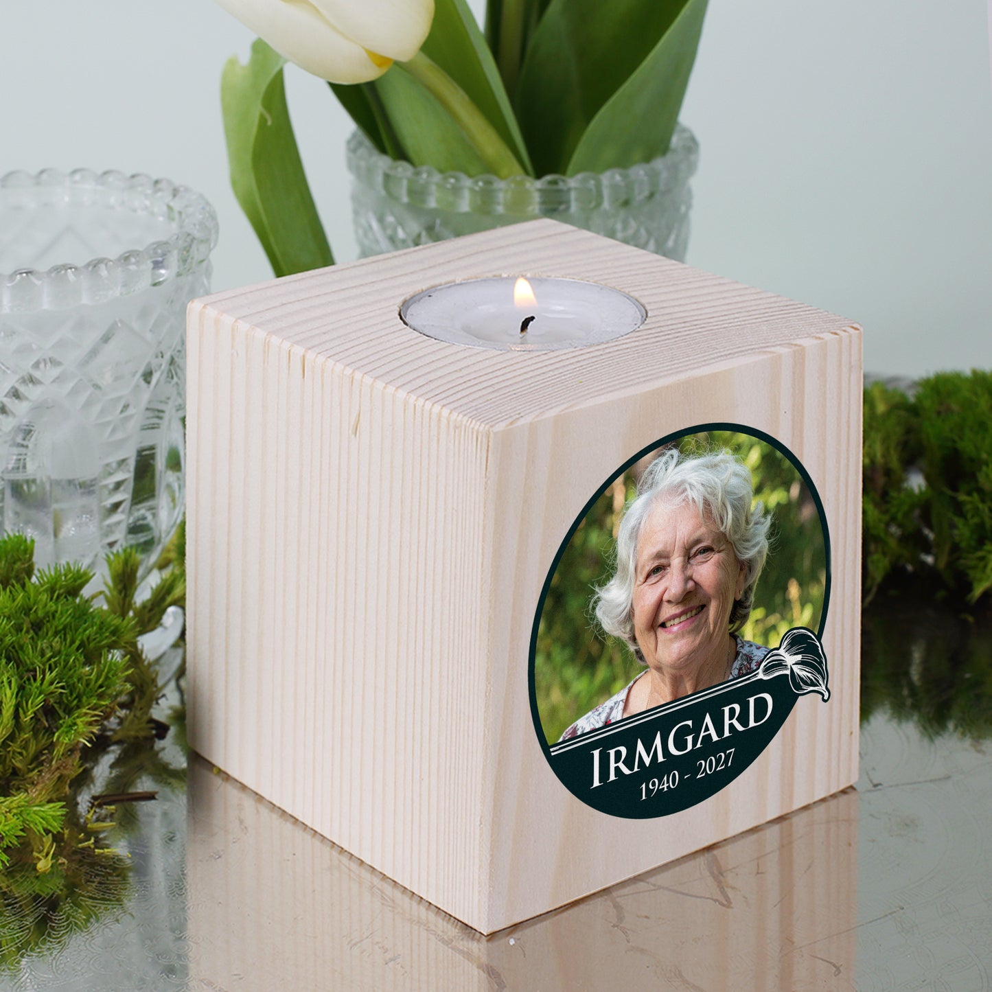 Gedenk-Teelichthalter aus Holz mit Foto, Name und Daten