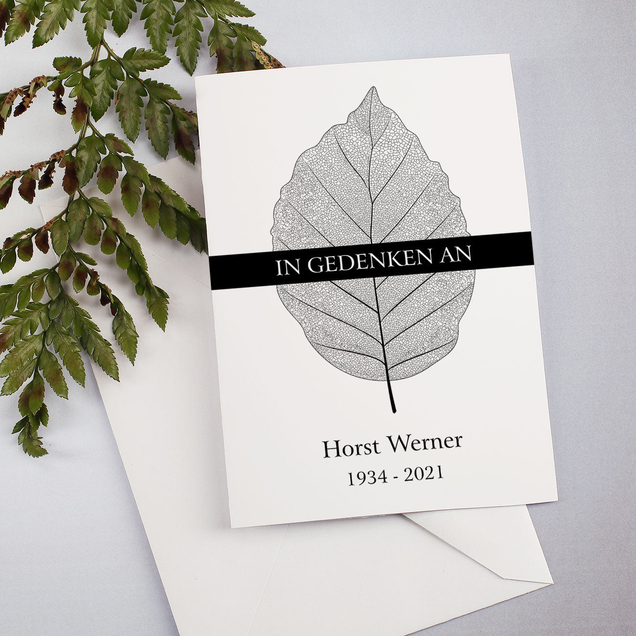 Trauerkarte "In Gedenken an" mit Name und Lebensdaten