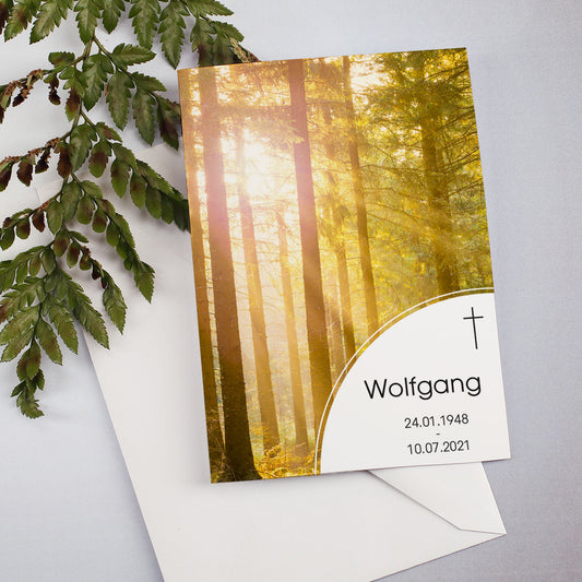 Trauerkarte mit Name und Datum - Waldmotiv