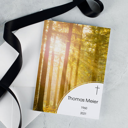 Trauerkarte mit Name und Datum - Waldmotiv