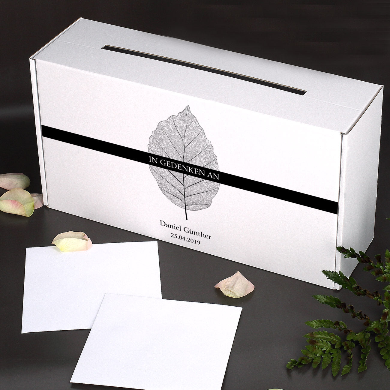 Kondolenzbox mit Name "In Gedenken an"