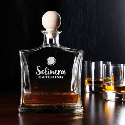 Whiskykaraffe mit Firmenlogo graviert