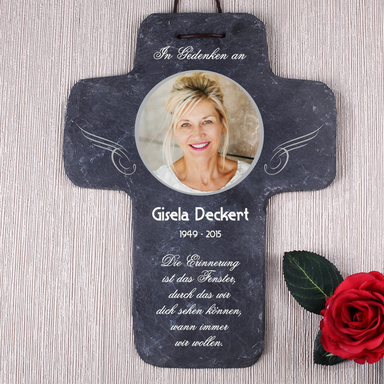Gedenkkreuz "In Gedenken an" mit Foto