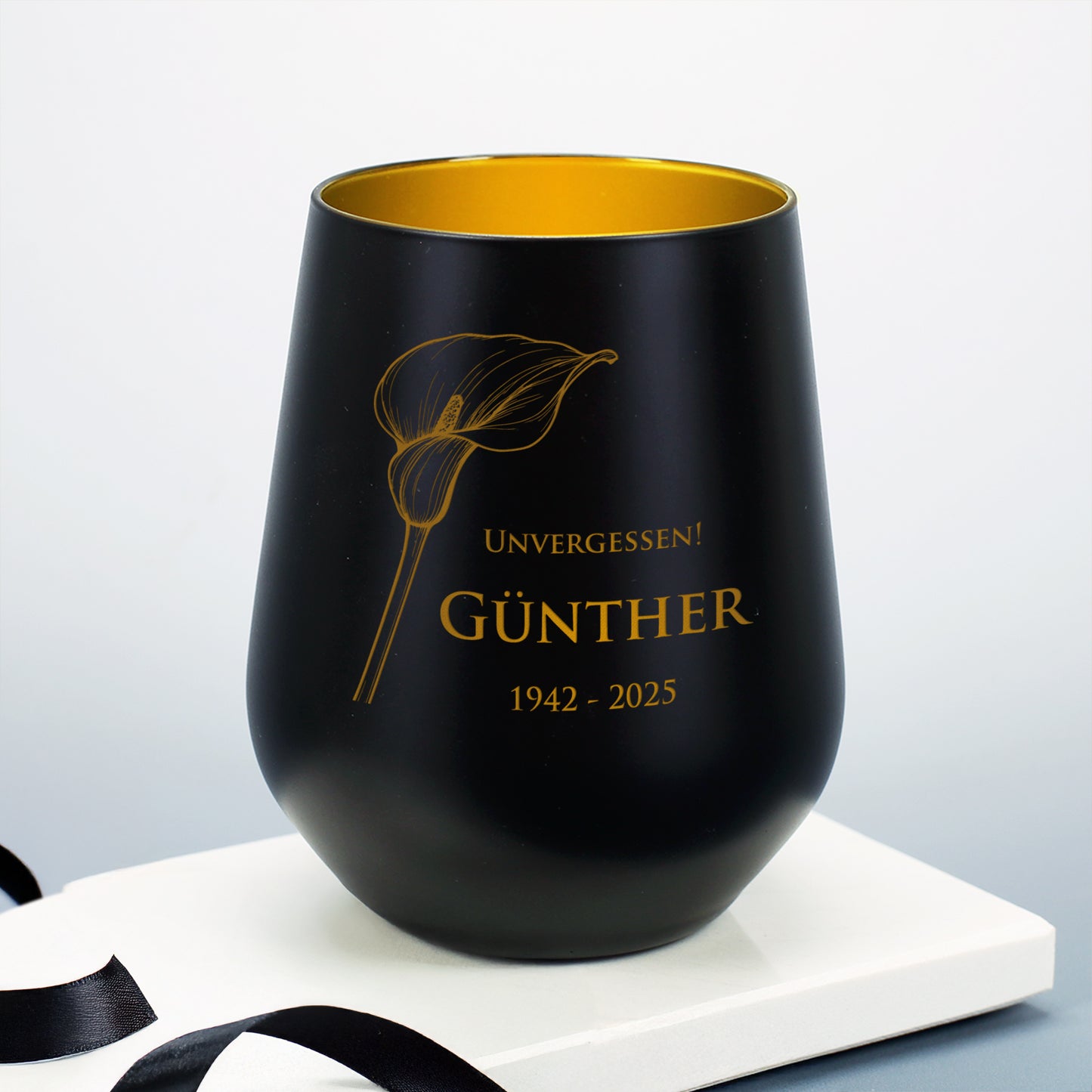 Gedenk-Windlicht mit Name und Datum | Calla Motiv | in  zwei Farben
