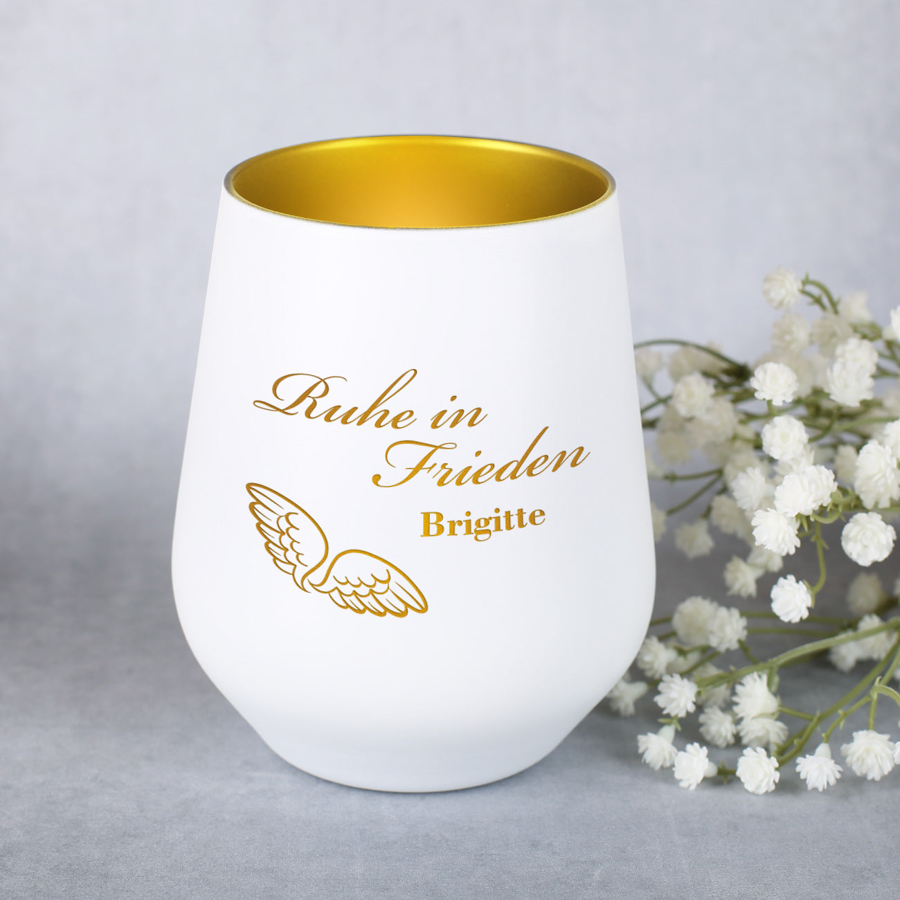 Weißes Windlicht "Ruhe in Frieden" mit Name und Engelsflügeln