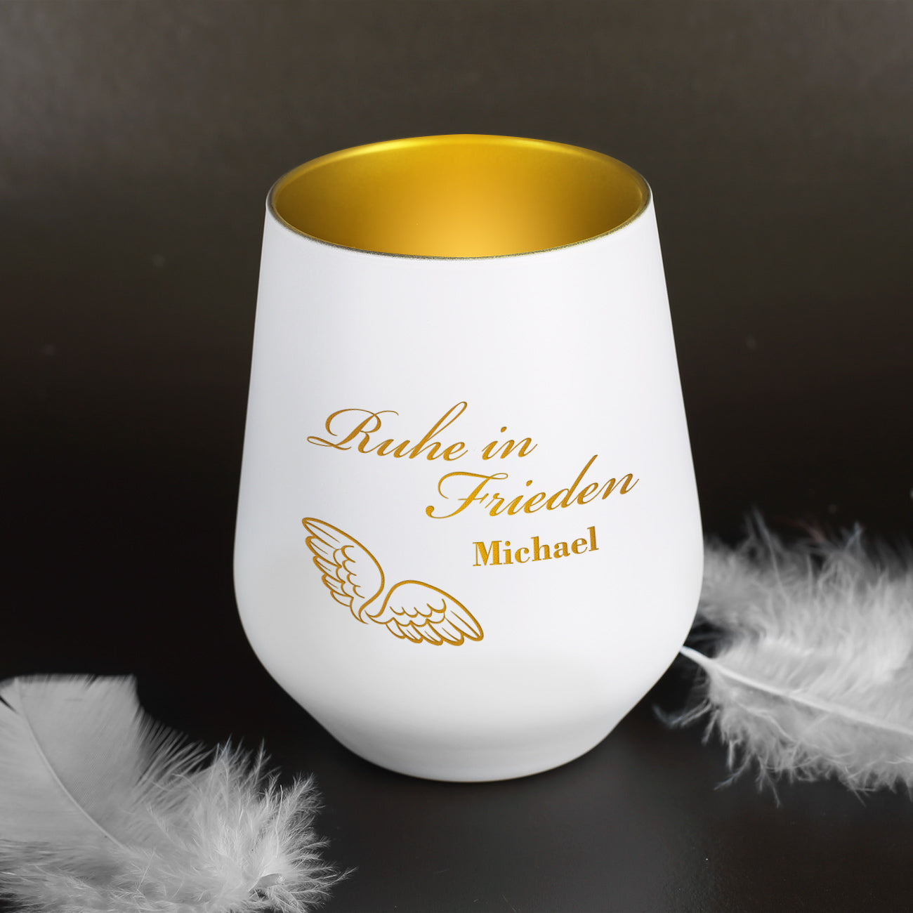 Weißes Windlicht "Ruhe in Frieden" mit Name und Engelsflügeln