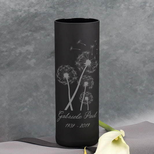 Trauerwindlicht mit Pusteblumen, Name und Datum