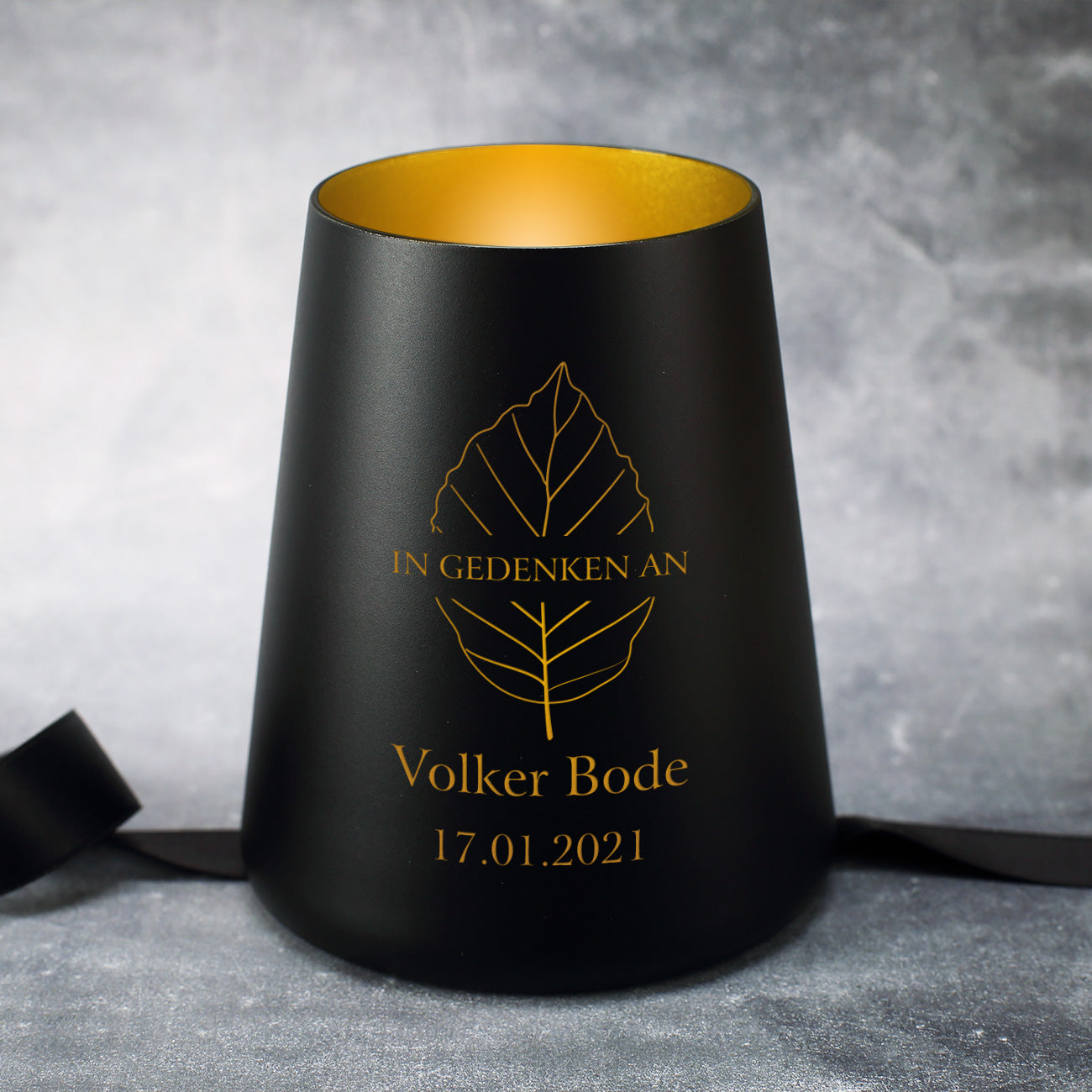 Trauerlicht mit Blatt-Motiv mit Name und Datum