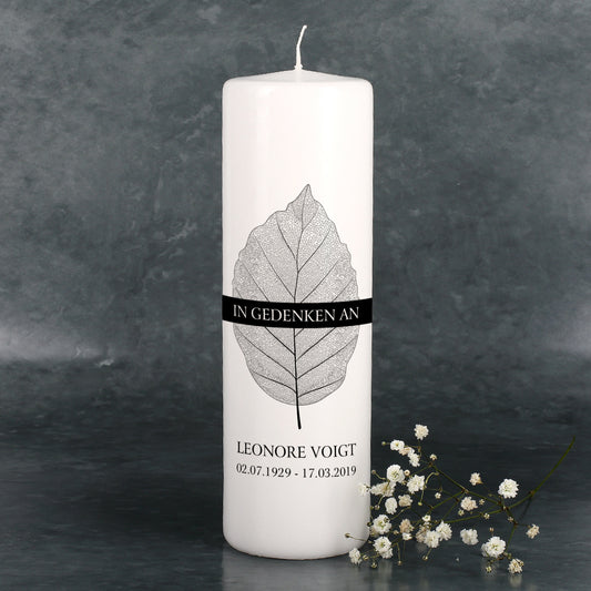 Personalisierte Trauerkerze mit Name und Lebensdaten "Blatt"