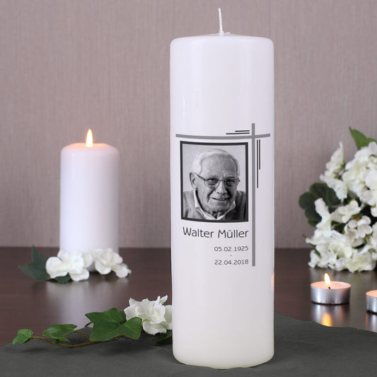 Andenklicht mit Kreuz und Bild des Verstorbenen