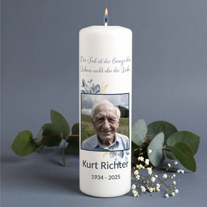 Trauerkerze mit Foto, Name und Datum -  Gedenkkerze mit Blumenmotiv
