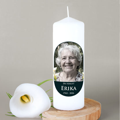Trauerkerze mit Foto, Name, Datum und Wunschtext | Calla Motiv